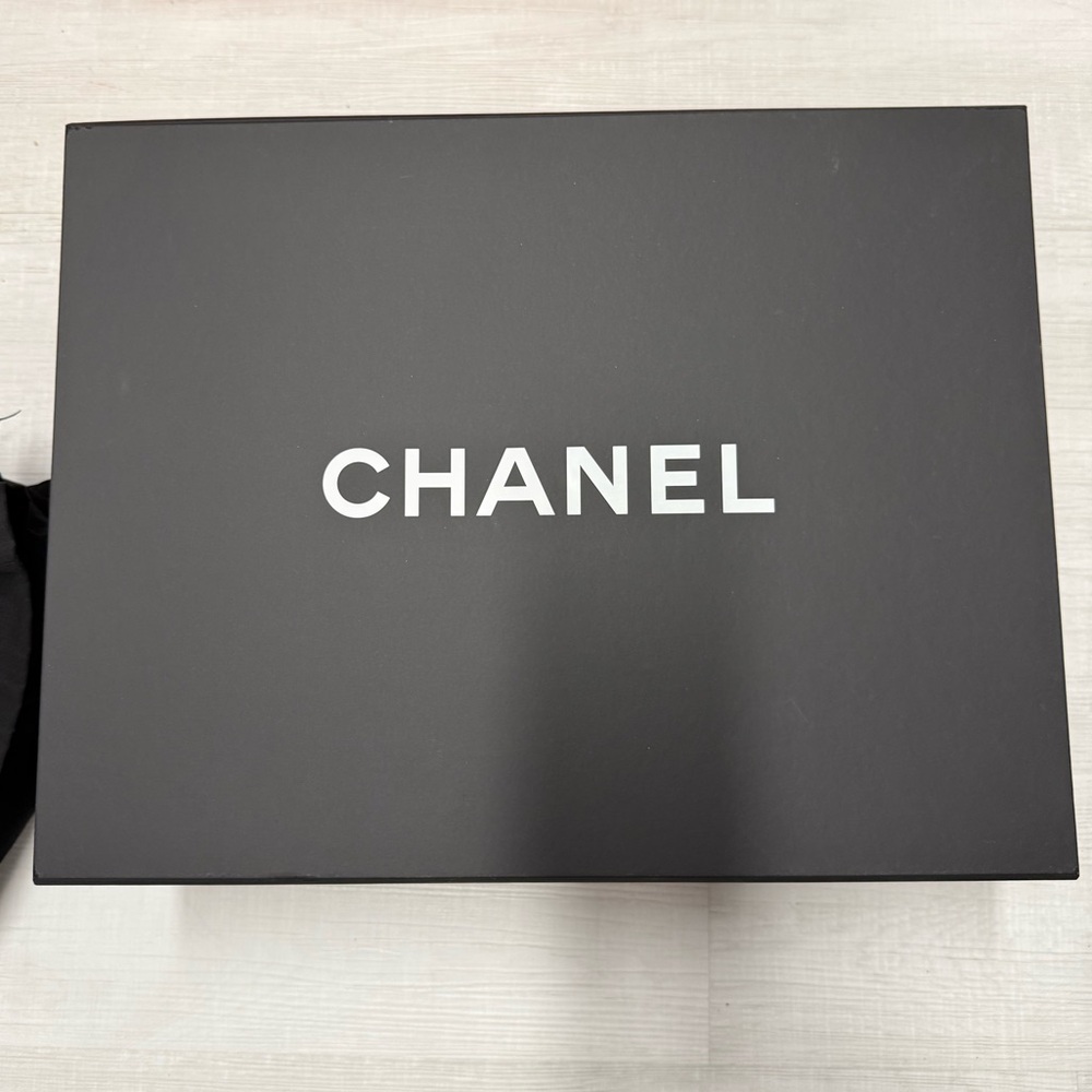 CHANEL large box,dust bag,ribbon,camellia,care booklet & tissue paper - Picture 8 of 11